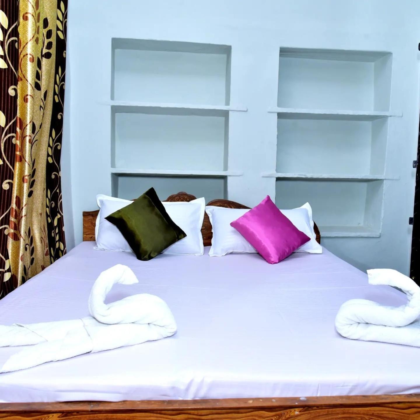 Hotel Moon Light بوشكار المظهر الخارجي الصورة
